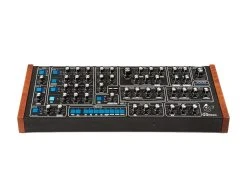 GS E7 Polyphonic Analog Synthesizer Desktop Module -Roland Shop GSMusic e7 Black Blue 02 1